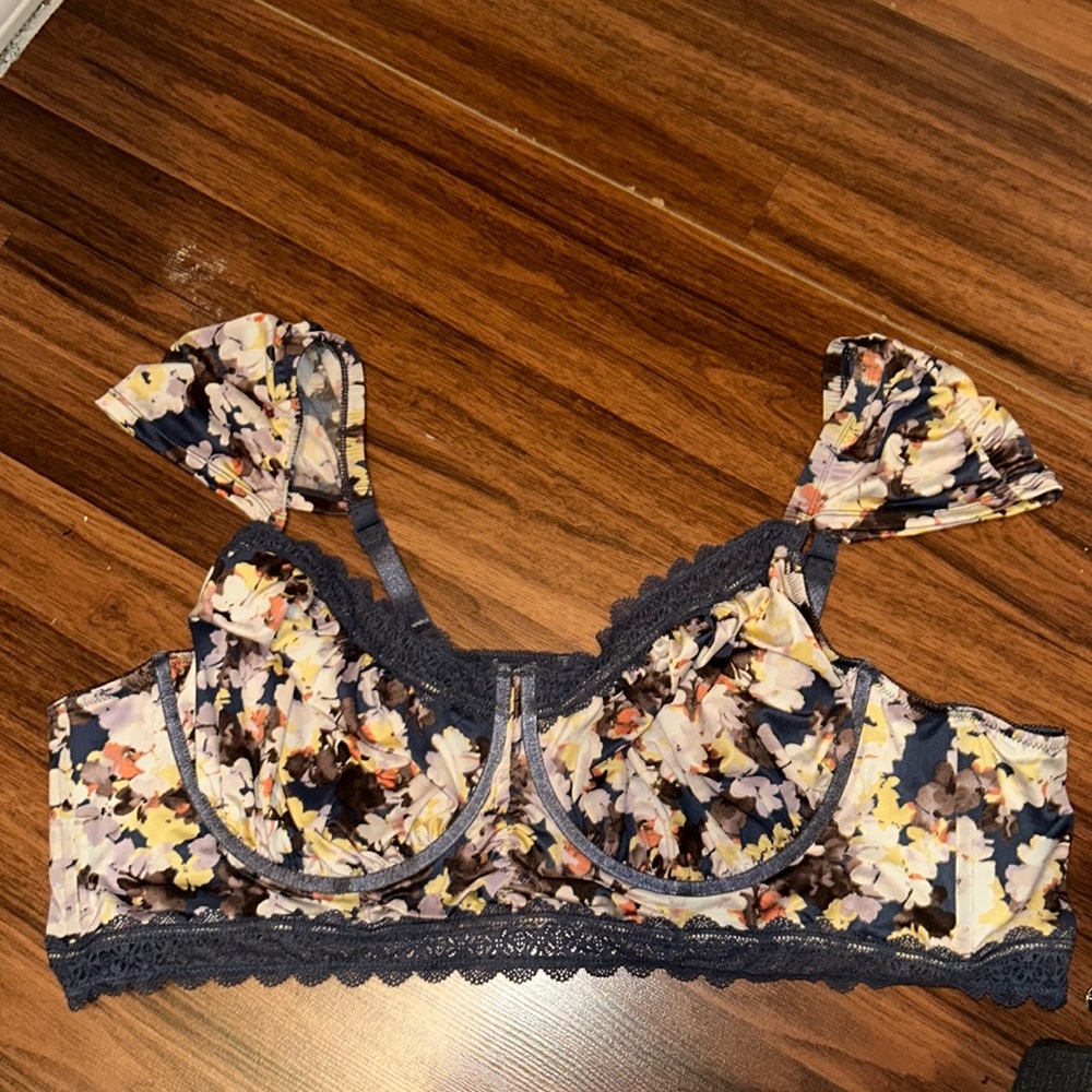 Torrid Curve Size 4 Underwire Bra